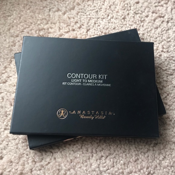 LIGHT TO MEDIUM ABH Contour Palette - Picture 2 of 7